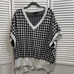 Ella Monochrome Houndstooth V-Neck Sweater